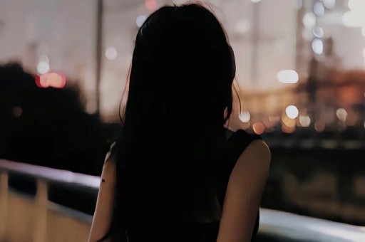 女主浮出水面！马克龙被爱妻“掌掴”线岁身姿饱满